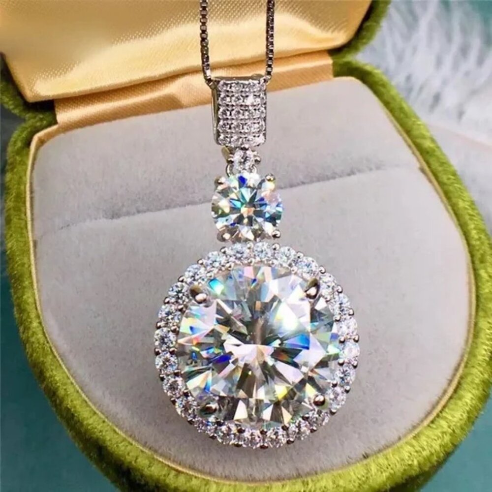 Price firm! New 11 carats Diamond Moissanite Necklace